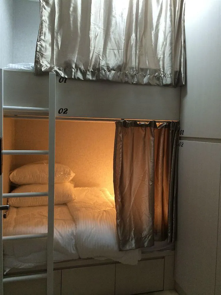 D & E Inn Pte Ltd Singapore 0*,